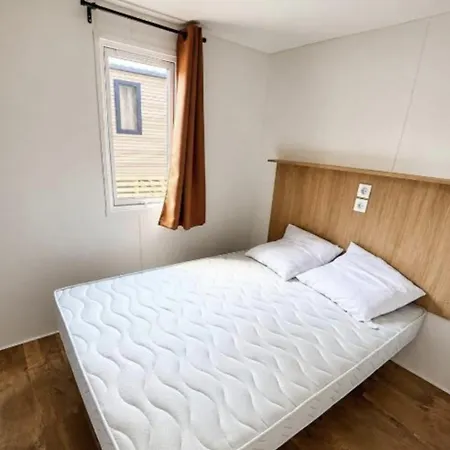 مكان تخييم Mobilhome Des Chenes بورتو فيكشْيو